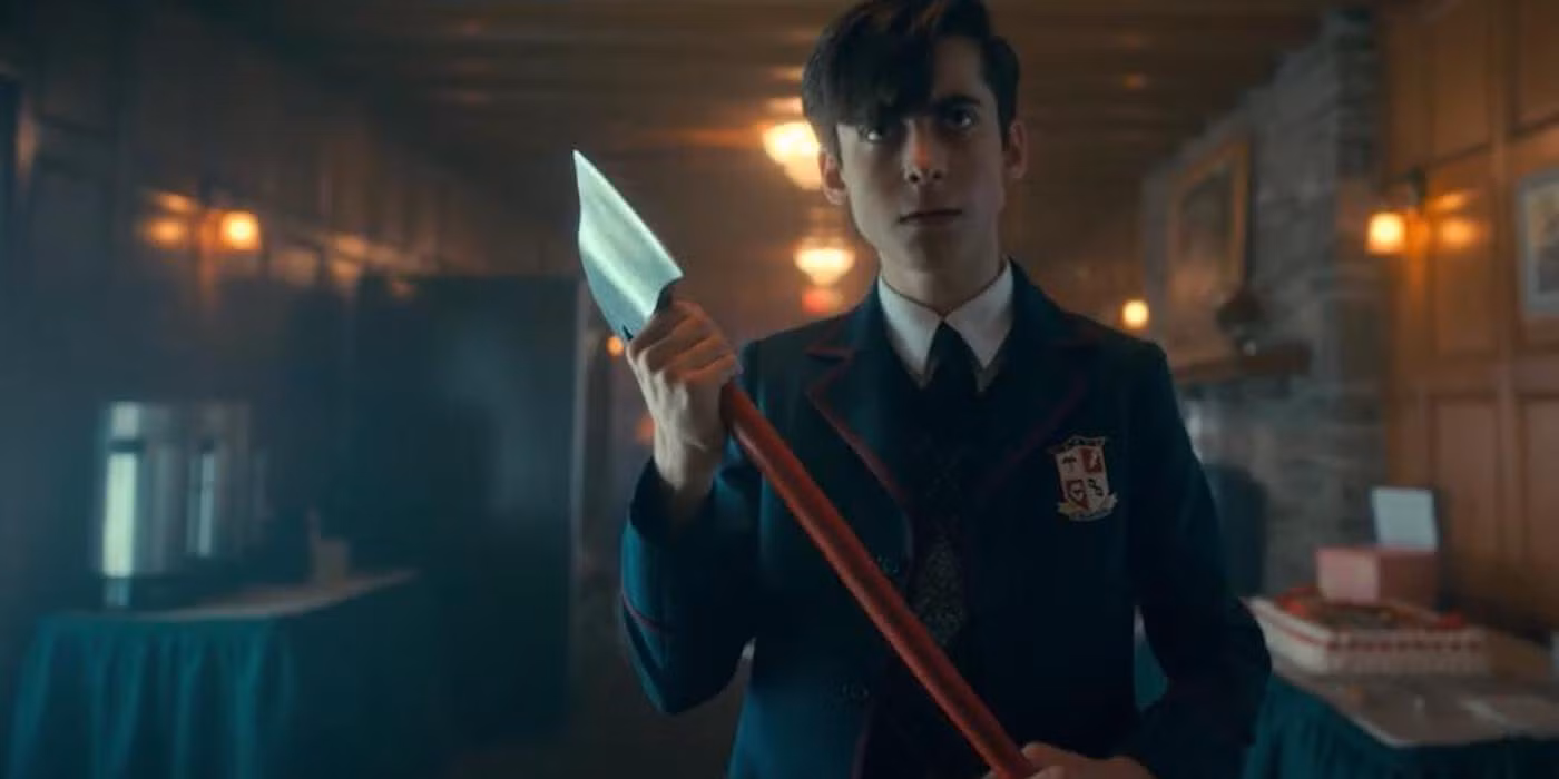 Aidan-Gallagher-as-Five-Hargreeves-in-The-Umbrella-Academy.